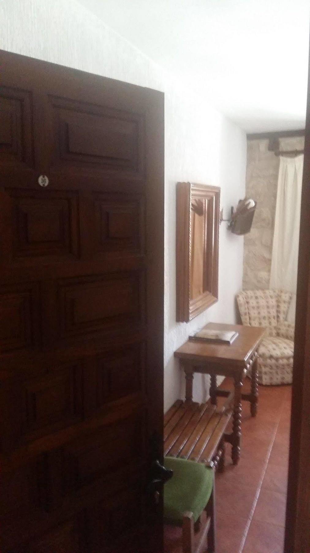 Hotel Tres Coronas De Silos Санто-Доминго-де-Силос Экстерьер фото