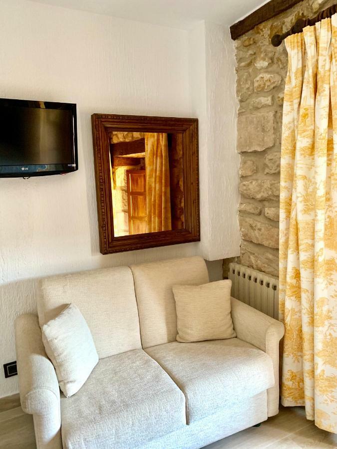 Hotel Tres Coronas De Silos Санто-Доминго-де-Силос Экстерьер фото