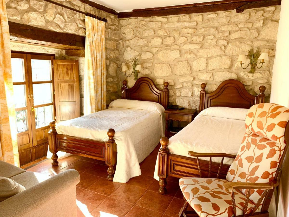 Hotel Tres Coronas De Silos Санто-Доминго-де-Силос Экстерьер фото