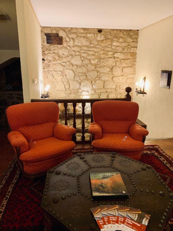 Hotel Tres Coronas De Silos Санто-Доминго-де-Силос Экстерьер фото